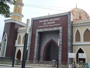 Masjid Al-Imam Majalengka Sediakan Ratusan Takjil Gratis