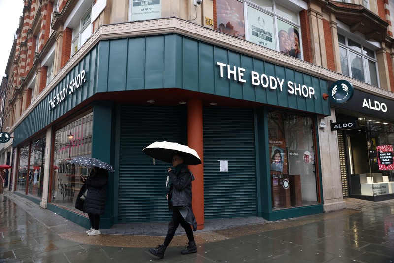 Perusahaan kosmetika ternama di dunia, The Body Shop bangkrut dan menutup ratusan tokonya d Amerika Serikat dan Kanada. Operasional perusahaan tertekan inflasi. (Getty Images via AFP/SCOTT OLSON) Perusahaan kosmetika ternama di dunia, The Body Shop bangkrut dan menutup ratusan tokonya d Amerika Serikat dan Kanada. Operasional perusahaan tertekan inflasi. (Getty Images via AFP/SCOTT OLSON)