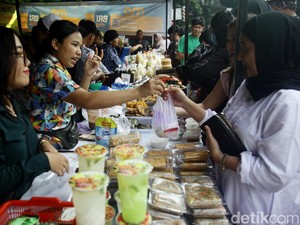 Komplet! Paling Asyik Belanja Makanan di 5 Pasar Takjil di Jakarta Ini