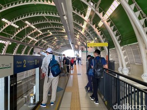 LRT Jabodebek Bagikan Takjil Gratis Mulai Hari Ini, Catat Waktu dan Lokasinya