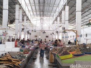 Pasokan Ikan di Labuan Bajo Terbatas akibat Cuaca Buruk