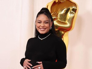 Kaki Membesar Pascamelahirkan, Vanessa Hudgens Jual Semua Koleksi Sepatu