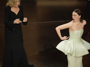 Buntut Insiden Gaun Oscar Emma Stone Rusak, Kualitas Louis Vuitton Diragukan