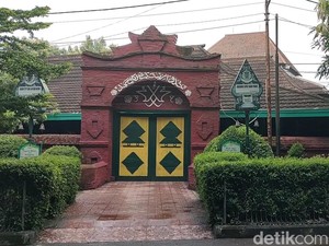 8 Masjid Bersejarah dan Berarsitektur Unik di Cirebon