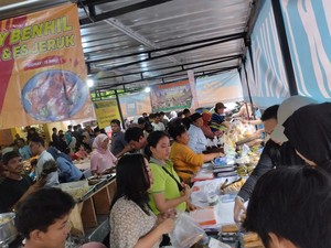 Mengintip Keseruan Warga Berburu Takjil di Pasar Benhil!