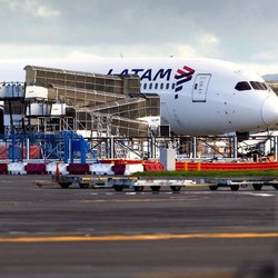 Bikin Panik, Ini Potret Boeing 787-9 LATAM Airlines yang Terjun Bebas