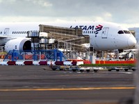 Bikin Panik, Ini Potret Boeing 787-9 LATAM Airlines yang Terjun Bebas