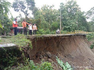 Bupati Blora Ungkap Longsor di Bengawan Solo Imbas Tambang Pasir Ilegal