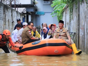 Tinjau Banjir Bangkalan, Pj Gubernur Jatim Putuskan Ambil Langkah Ini