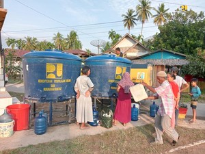 PUPR Salurkan Bantuan Air Bersih ke Wilayah Terdampak Banjir Sumbar