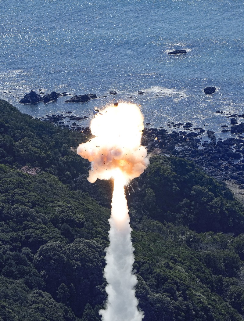 Roket Kairos kecil berbahan bakar padat milik Space One Jepang meledak tak lama setelah diluncurkan pada Rabu (13/3/2024). (via REUTERS/KYODO) Roket Kairos kecil berbahan bakar padat milik Space One Jepang meledak tak lama setelah diluncurkan pada Rabu (13/3/2024). (via REUTERS/KYODO)