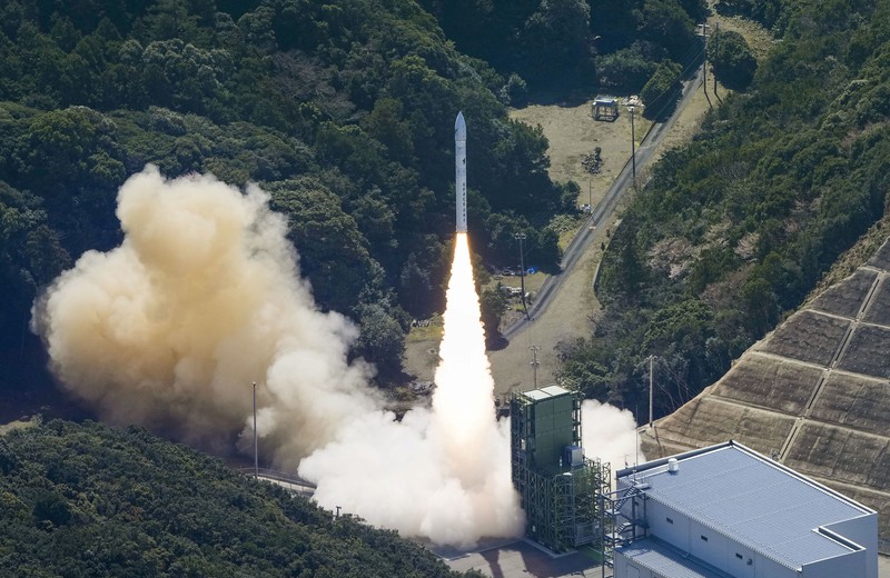 Roket Kairos kecil berbahan bakar padat milik Space One Jepang meledak tak lama setelah diluncurkan pada Rabu (13/3/2024). (via REUTERS/KYODO) Roket Kairos kecil berbahan bakar padat milik Space One Jepang meledak tak lama setelah diluncurkan pada Rabu (13/3/2024). (via REUTERS/KYODO)