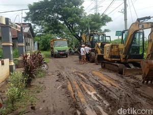 Banjir Pasuruan Surut, Sisakan Lumpur Tebal