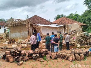Diguyur Hujan Berjam-jam Selama 3 Hari, Rumah Warga Sumenep Rata dengan Tanah
