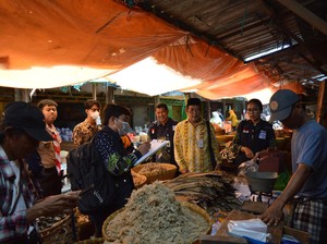 Makanan Mengandung Boraks-Pewarna Tekstil Ditemukan di Pasar Mandalika