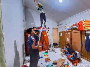 Sibuknya Santri di Bandung Kala Ramadan, Hafalan Al-Quran-Hias Kamar