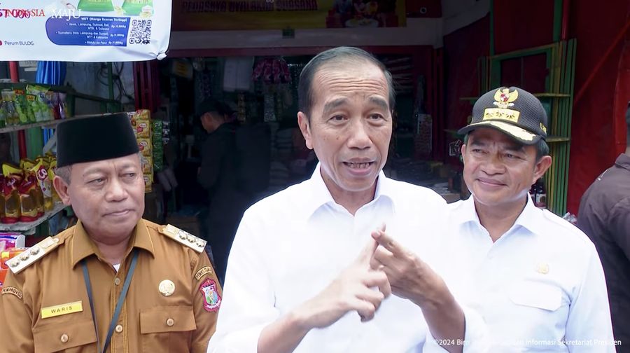 Keterangan Pers Presiden Jokowi setelah Tinjau Pasar Kawat, Tanjungbalai, 14 Maret 2024. (Tangkapan layar Youtube Setpres RI)