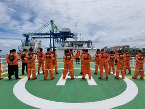 Basarnas Kerahkan KN SAR Kamajaya Cari 21 Kru Kapal Tenggelam di Selayar