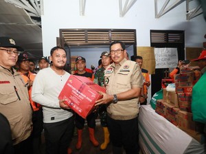 Pj Gubernur Jateng Cek Banjir Pekalongan, Beri Bantuan Total Rp 160 Juta