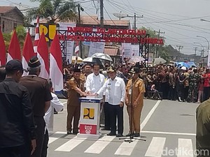 Jokowi Resmikan 209 Kilometer Inpres Jalan Daerah di Sumut