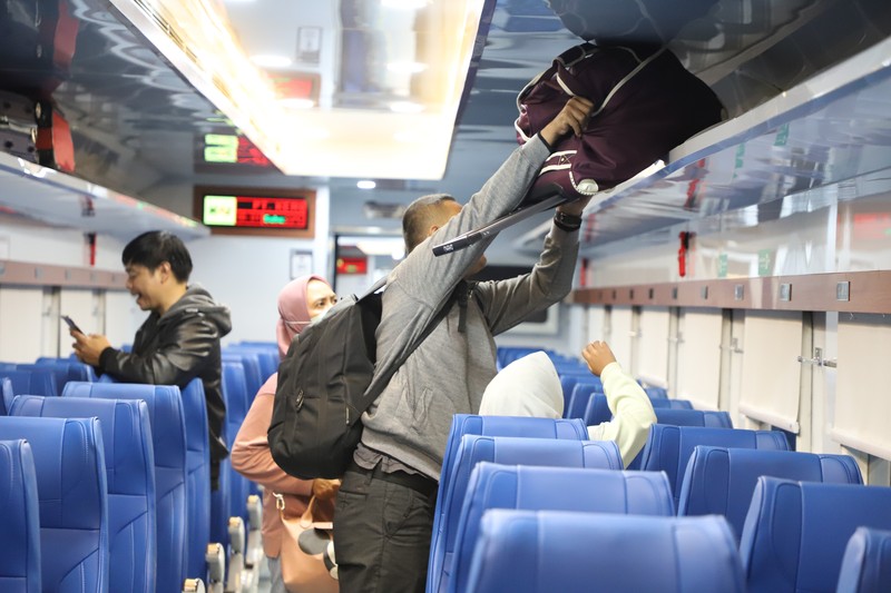 PT Kereta Api Indonesia (Persero) mengoperasikan Kereta Ekonomi New Generation pada KA (106) Gaya Baru Malam Selatan relasi Pasar Senen - Surabaya Gubeng mulai 14 Maret 2024 dan KA (105) Gaya Baru Malam Selatan relasi Surabaya Gubeng - Pasar Senen mulai 15 Maret 2024. PT Kereta Api Indonesia (Persero) mengoperasikan Kereta Ekonomi New Generation pada KA (106) Gaya Baru Malam Selatan relasi Pasar Senen - Surabaya Gubeng mulai 14 Maret 2024 dan KA (105) Gaya Baru Malam Selatan relasi Surabaya Gubeng - Pasar Senen mulai 15 Maret 2024. (Dok. KAI)