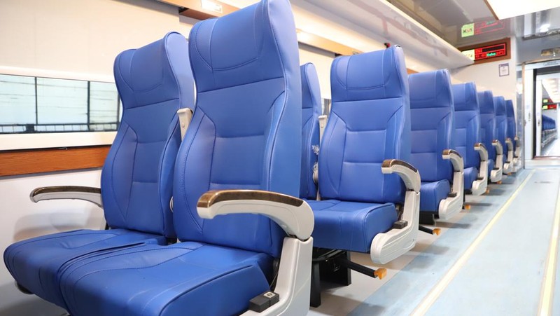 PT Kereta Api Indonesia (Persero) mengoperasikan Kereta Ekonomi New Generation pada KA (106) Gaya Baru Malam Selatan relasi Pasar Senen - Surabaya Gubeng mulai 14 Maret 2024 dan KA (105) Gaya Baru Malam Selatan relasi Surabaya Gubeng - Pasar Senen mulai 15 Maret 2024. (Dok. KAI)
