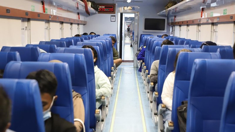 PT Kereta Api Indonesia (Persero) mengoperasikan Kereta Ekonomi New Generation pada KA (106) Gaya Baru Malam Selatan relasi Pasar Senen - Surabaya Gubeng mulai 14 Maret 2024 dan KA (105) Gaya Baru Malam Selatan relasi Surabaya Gubeng - Pasar Senen mulai 15 Maret 2024. (Dok. KAI)