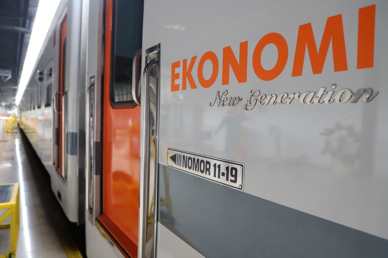 PT Kereta Api Indonesia (Persero) mengoperasikan Kereta Ekonomi New Generation pada KA (106) Gaya Baru Malam Selatan relasi Pasar Senen - Surabaya Gubeng mulai 14 Maret 2024 dan KA (105) Gaya Baru Malam Selatan relasi Surabaya Gubeng - Pasar Senen mulai 15 Maret 2024. (Dok. KAI)