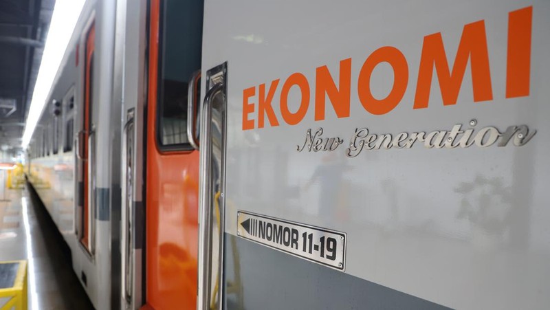 PT Kereta Api Indonesia (Persero) mengoperasikan Kereta Ekonomi New Generation pada KA (106) Gaya Baru Malam Selatan relasi Pasar Senen - Surabaya Gubeng mulai 14 Maret 2024 dan KA (105) Gaya Baru Malam Selatan relasi Surabaya Gubeng - Pasar Senen mulai 15 Maret 2024. (Dok. KAI)