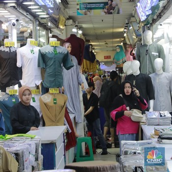 Awal Ramadan, Warga Sudah Berburu Baju Muslim Tanah Abang