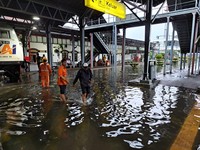 Penampakan Stasiun Semarang Tawang Lumpuh Total Dikepung Banjir