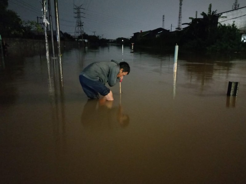 Semarang dikepung banjir bikin perjalanan kereta api lumpuh. (Dok: KAI)