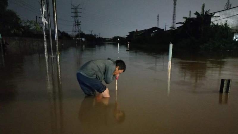 Semarang dikepung banjir bikin perjalanan kereta api lumpuh. (Dok: KAI)