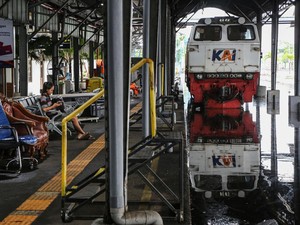 Semarang Banjir, 4 Perjalanan Kereta Api Disetop