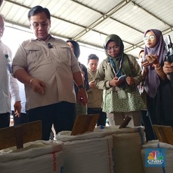 Pejabat Ombudsman Mendadak Cek Beras ke Pasar Induk Cipinang, Ada Apa?