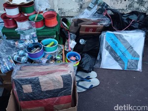 Wow! Omzet Pedagang Layangan di BKT Bisa Capai Rp 700 Ribu/Hari