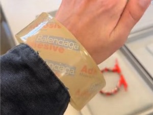 Balenciaga Rilis Gelang Lakban Rp 51 Juta, Disebut Mengolok Orang Miskin