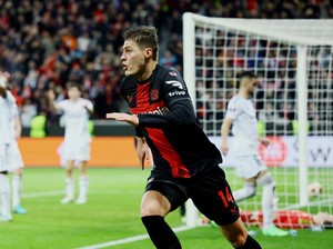 Patrik Schick Juru Selamat Leverkusen