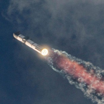Roket Raksasa SpaceX Hilang di Langit, Ini Penampakannya
