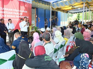 Jokowi Blak-blakan Alasan Bagikan Bansos: Harga Beras Naik Karena Gagal Panen