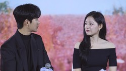 Kim Soo Hyun Buka Suara Soal Gosip Pacaran dengan Kim Ji Won