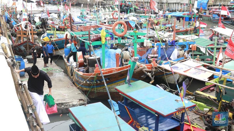 Suasana kampung nelayan di kawasan Kalibaru, Cilincing, Jakarta Utara, Jumat (15/3/2024). (CNBC Indonesia/Muhammad Sabki)
