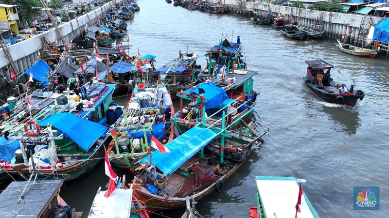 Suasana kampung nelayan di kawasan Kalibaru, Cilincing, Jakarta Utara, Jumat (15/3/2024). (CNBC Indonesia/Muhammad Sabki) Suasana kampung nelayan di kawasan Kalibaru, Cilincing, Jakarta Utara, Jumat (15/3/2024). (CNBC Indonesia/Muhammad Sabki)