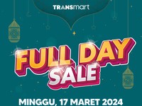 Warga Borong Baju Lebaran Anak di Transmart Fullday Sale