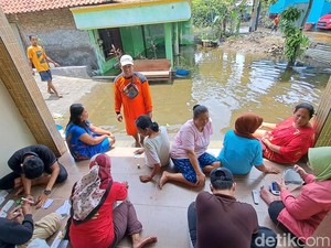 Pemkot Semarang Kirim Selimut-Petugas Medis ke Korban Banjir