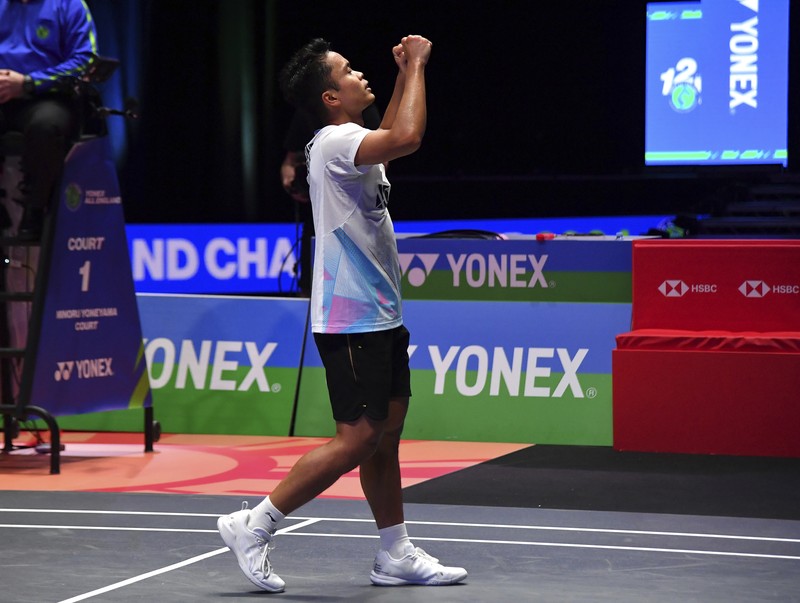 Britain World Badminton Championships Indonesia's Anthony Sinisuka Ginting plays a shot during the men's singles semi final match against France's Christo Popov at the All England Open Badminton Championships at the Utilita Arena in Birmingham, England, Saturday, March 16, 2024. (AP Photo/Rui Vieira)