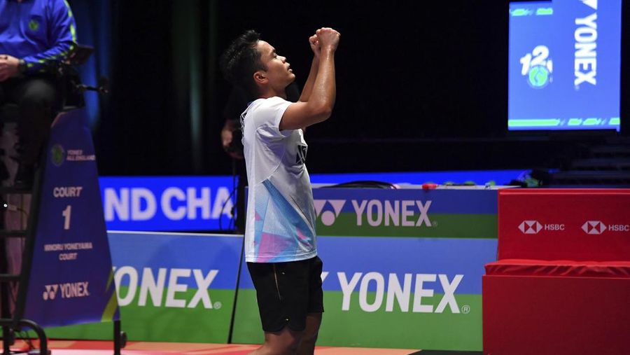 Indonesia's Anthony Sinisuka Ginting plays a shot during the men's singles semi final match against France's Christo Popov at the All England Open Badminton Championships at the Utilita Arena in Birmingham, England, Saturday, March 16, 2024. (AP Photo/Rui Vieira)