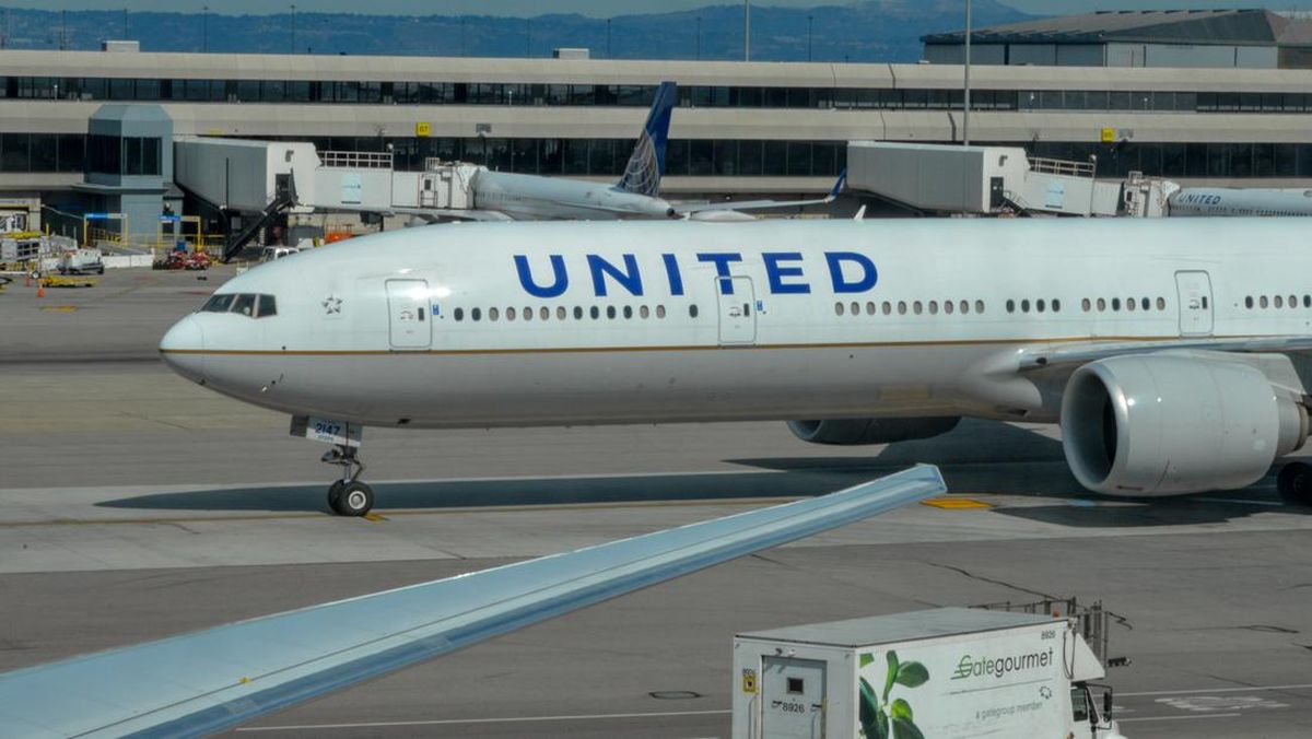 United Airlines Tunda Rute ke Dubai hingga 2027 di Tengah Konflik Timur Tengah