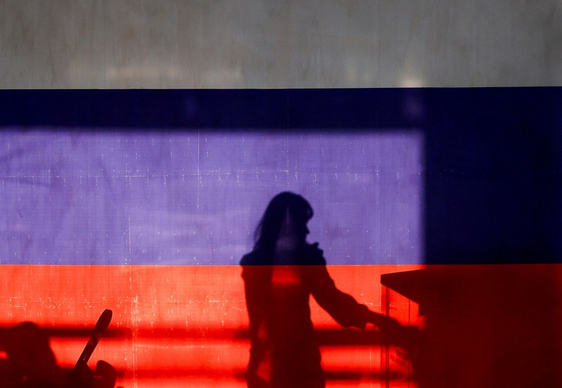 A view shows a screen informing of Russia's presidential election, with the building of Moscow State University (MSU) in the background, in Moscow, Russia March 15, 2024.  REUTERS/Stringer