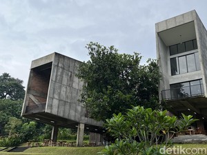 Mampir ke Semesta Gallery, Melihat Karya Seni Sekaligus Spot Foto Estetik